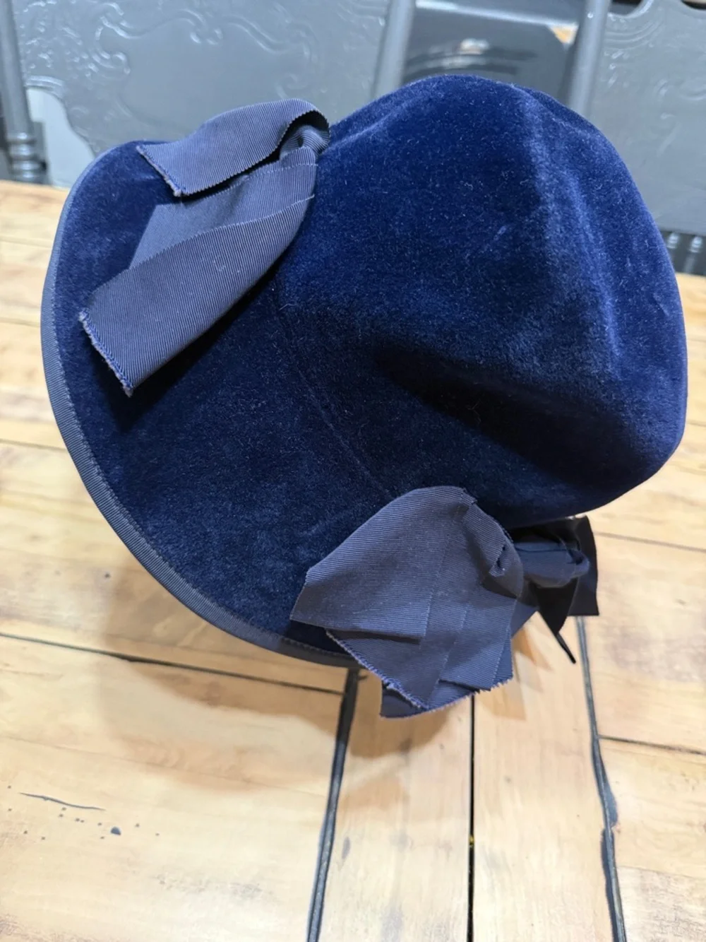 Vintage Nan Cie original Navy Velvet Bow Accent Cloche Hat - Picture 4 of 8